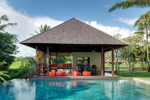 Bendega Nui 4BR Grote en luxe villa met privézwembad in Canggu, Bali, Indonesië voor 8 personen. De villa is gelegen in een landelijke strandomgeving en ligt op 1 km van het Batu Bolong-strand....