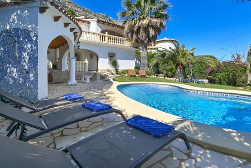 Villa Lau 6 pax Geweldige en comfortabele villa met privézwembad in Denia, Costa Blanca, Spanje voor 6 personen. Het huis is gelegen in een residentiële strandwijk, 3 km van het strand Las Marinas, Denia en 5 km van Javea....