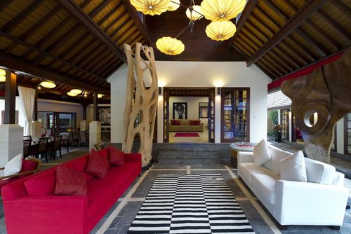 San 4BR Grote en luxe villa in Ubud, Bali, Indonesië met privézwembad voor 8 personen. De villa is gelegen in een woonwijk....