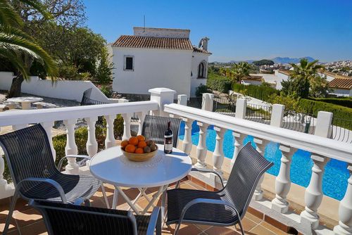 Sophie 4 Villa moderna e vivace con piscina privata a Benitachell, Costa Blanca, Spagna, per 4 persone. La casa è situata in un'area residenziale costiera, collinare e boschiva....