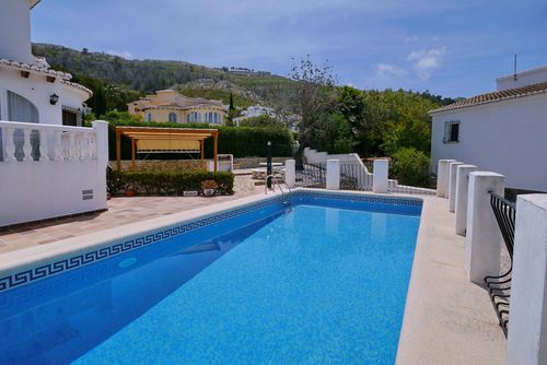 Sophie 4 Moderna y alegre villa con piscina privada en Benitachell, Costa Blanca, España, para 4 personas. La casa está situada en una zona residencial costera, montañosa y boscosa....