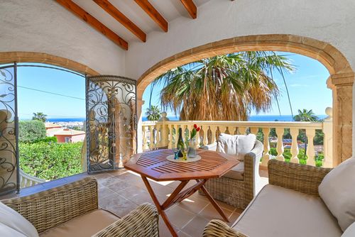 Villa Lau 4 pax Wunderbare und komfortable Villa mit privatem Pool in Denia, Costa Blanca, Spanien für 4 Personen. Das Haus befindet sich in einem Wohngebiet am Strand, 3 km vom Strand Las Marinas, Denia, und 5 km von Javea entfernt....