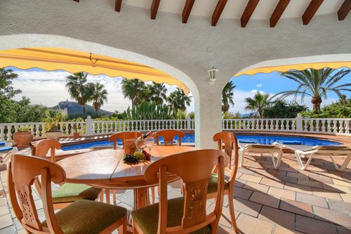 Casa Chimo 6 pax Große und komfortable Villa mit privatem Pool in Moraira, Costa Blanca, Spanien, für 6 Personen. Das Haus befindet sich in einem Wohngebiet am Strand und ist 3 km vom Strand El Portet entfernt....