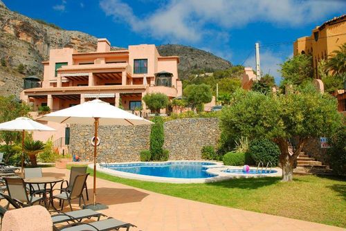 Semiramis 4 Magnifique et confortable appartement à Altea, Costa Blanca, Espagne, avec piscine commune pour 6 personnes. L'appartement est situé dans un complexe, dans une zone résidentielle en pente près de la plage, à 3 km de la plage de l'Olla, Altea....