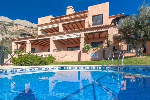 Semiramis 4 Maravilloso y cómodo apartamento en Altea, Costa Blanca, España, con piscina comunitaria para 6 personas. El apartamento está situado en un complejo, en una zona residencial y montañosa cerca de la playa, a 3 km de la Playa de Olla, Altea....