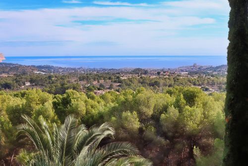 Casa Bartho Rustikale und komfortable Luxusvilla in Altea, Costa Blanca, Spanien, mit privatem Pool für 6 Personen. Die Villa befindet sich in einer küstennahen, hügeligen, ländlichen und Wohngegend, in der Nähe von Restaurants und Bars, und 3 km von La Nucia entfernt....