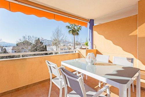 Atico La Caleta Hermoso y cómodo apartamento en Jávea, Costa Blanca, España, con piscina comunitaria para 4 personas. El apartamento está situado en una zona residencial de playa y se encuentra a 500 m de la playa de La Caleta....