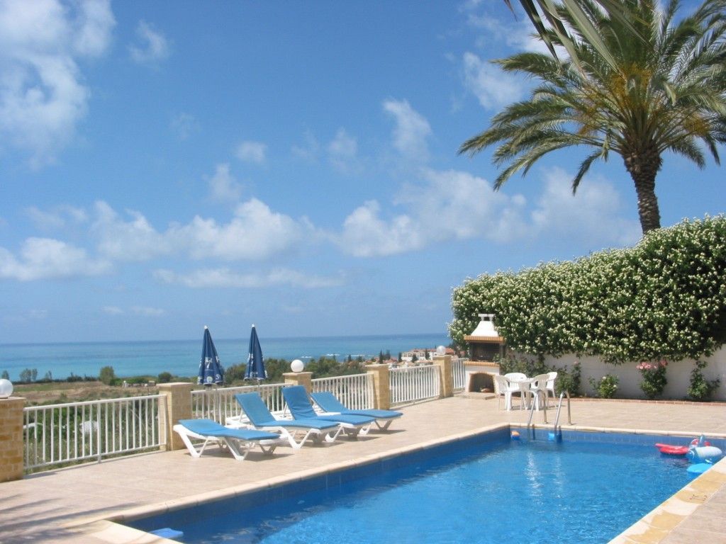 Simos villas, Villa  con piscina privada en Coral Bay, Coral Bay, Chipre para 4 personas...