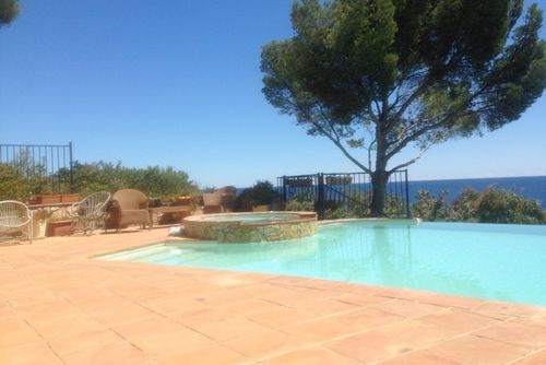 Le clapotis Villa in Saint Aygulf, on the Cote d'Azur, France  with private pool for 8 persons...