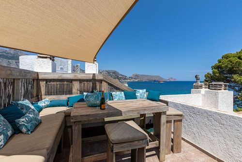 Apartment Penthouse Torre de Cap Encantador y cómodo apartamento en Altea, Costa Blanca, España, para 6 personas. El apartamento se encuentra en una zona boscosa cerca de la playa, próximo a restaurantes y bares, tiendas y supermercados, a 50 m de la playa La Olla y a 0....