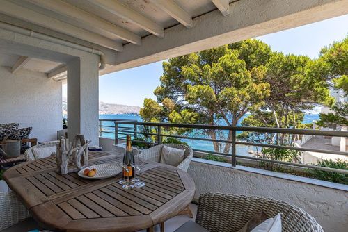 Apartment Penthouse Torre de Cap Encantador y cómodo apartamento en Altea, Costa Blanca, España, para 6 personas. El apartamento está situado en una zona de playa boscosa, cerca de restaurantes y bares, tiendas y supermercados, a 50 m de la playa La Olla y a 0....