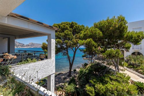 Apartment Penthouse Torre de Cap Mooi en comfortabel appartement in Altea, Costa Blanca, Spanje voor 6 personen. Het appartement is gelegen in een bosrijke strandomgeving, dicht bij restaurants en bars, winkels en supermarkten, op 50 m van het La Olla-strand en op 0,05 km van Playa La Olla....