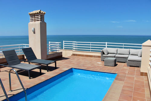 El Amanecer 01 by homeprive Prekrasni penthouse s privatnim bazenom u Deniji, Costa Blanca, Španjolska za 4 osobe. Kuća se nalazi u blizini restorana, barova i supermarketa te je udaljena 25 m od izravnog pristupa plaži....