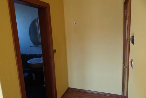 Struma Dolinata queen size bed Kamar hotel di Strumyani, Southwestern Bulgaria (region Sandanski), Bulgaria untuk 2 orang...