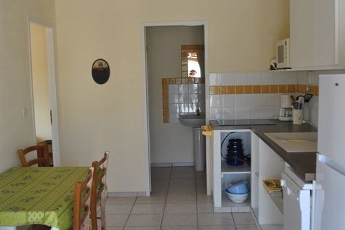 Gîtes Le Soleil Souriant Rumah Liburan di Banne, Rhône-Alpes, France  dengan kolam renang pribadi untuk 4 orang...