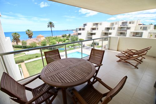 Tierra de Mar 06 by homeprive Vacker lägenhet i Denia, Costa Blanca, Spanien med gemensam pool för 6 personer. Lägenheten är belägen i ett bostadsområde nära stranden, i närheten av restauranger, barer, mataffärer och bara 25 m från stranden....