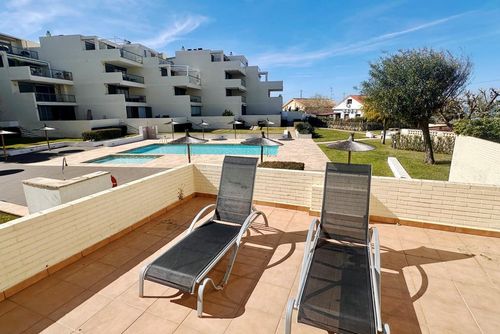 Tierra de Mar 10 by homeprive Schönes und komfortables Apartment in Denia, Costa Blanca, Spanien, mit einem Gemeinschaftspool für 6 Personen. Das Apartment befindet sich in einem Wohngebiet in Strandnähe, in der Nähe von Restaurants, Bars und Supermärkten, nur 25 m vom Strand entfernt....