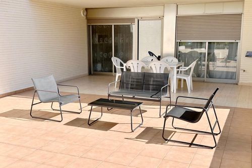 Tierra de Mar 10 by homeprive Schönes und komfortables Apartment in Denia, Costa Blanca, Spanien, mit einem Gemeinschaftspool für 6 Personen. Das Apartment befindet sich in einem Wohngebiet in Strandnähe, in der Nähe von Restaurants, Bars und Supermärkten, nur 25 m vom Strand entfernt....