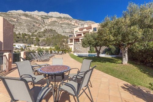 Semiramis 12 Maravilloso y cómodo apartamento con piscina comunitaria en Altea, Costa Blanca, España, para 6 personas. El apartamento está situado en una zona costera montañosa y se encuentra a 3 km de la Platja de l'Olla, playa de Altea....
