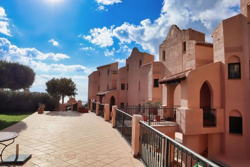 Semiramis 12 Wunderschöne und komfortable Wohnung mit Gemeinschaftspool in Altea, Costa Blanca, Spanien für 6 Personen. Die Wohnung befindet sich in einem hügeligen Strandgebiet und ist 3 km vom Platja de l'Olla, dem Strand von Altea, entfernt....