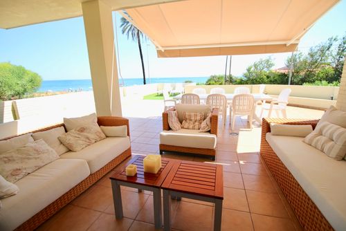 Tierra de Mar 11 by homeprive Bel appartement avec piscine commune à Denia, Costa Blanca, Espagne, pour 6 personnes. L'appartement est situé dans une zone résidentielle proche de la plage, à proximité de restaurants, bars et supermarchés, et à seulement 25 mètres de la plage....