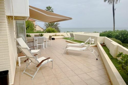 Tierra de Mar 11 by homeprive Schöne Wohnung in Denia, Costa Blanca, Spanien, mit Gemeinschaftspool für 5 Personen. Die Wohnung befindet sich in einer Wohngegend am Strand, in der Nähe von Restaurants, Bars und Supermärkten, und ist nur 25 m vom Strand entfernt....
