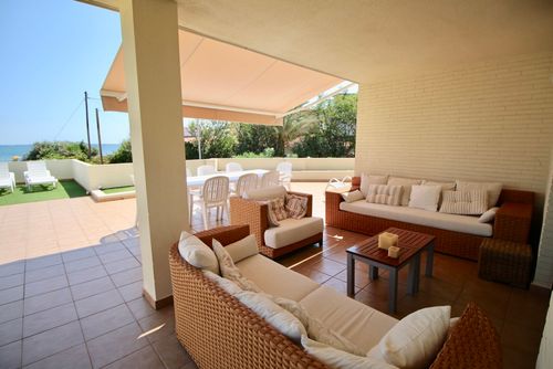 Tierra de Mar 11 by homeprive Bel appartement avec piscine commune à Denia, Costa Blanca, Espagne, pour 6 personnes. L'appartement est situé dans une zone résidentielle proche de la plage, à proximité de restaurants, bars et supermarchés, et à seulement 25 mètres de la plage....