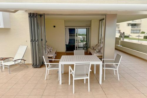 Tierra de Mar 11 by homeprive Bel appartement avec piscine commune à Denia, Costa Blanca, Espagne, pour 6 personnes. L'appartement est situé dans une zone résidentielle proche de la plage, à proximité de restaurants, bars et supermarchés, et à seulement 25 mètres de la plage....