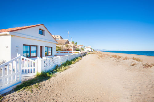 Mi Casita 29 by homeprive Smuk luksusvilla i Denia, Costa Blanca, Spanien til 8 personer. Villaen er beliggende i et boligområde nær stranden, tæt på restauranter, barer og supermarkeder, og kun 25 meter fra stranden....