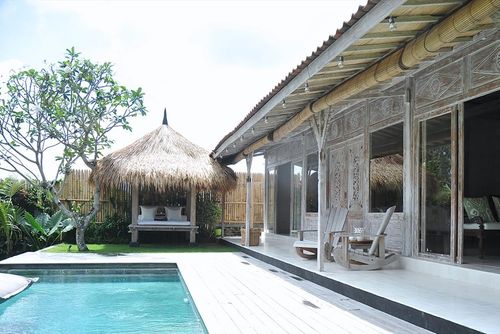 Santai Beach House Villa indah dan nyaman di Canggu, Bali, Indonesia  dengan kolam renang pribadi untuk 6 orang...