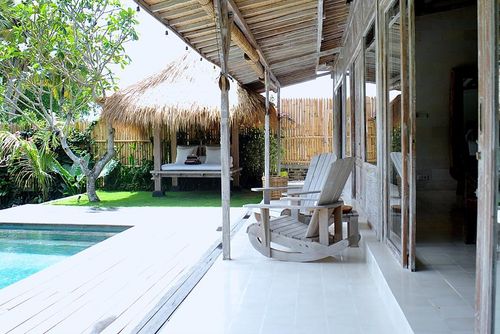 Santai Beach House Mooie en leuke villa  met privé zwembad in Canggu, op Bali, Indonesië voor 6 personen...