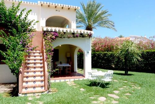 Cabañas 59 by homeprive Apartamento en Denia, Costa Blanca, España, con piscina comunitaria para 6 personas. El apartamento se encuentra en una zona residencial de playa, cerca de restaurantes, bares y supermercados, y a solo 25 m de la playa....