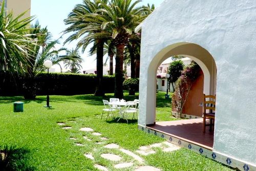 Cabañas 59 by homeprive Apartment in Denia, Costa Blanca, Spain with communal pool for 6 persons. The apartment is situated in a residential beach area, close to restaurants, bars, and supermarkets, and just 25 m from the beach....