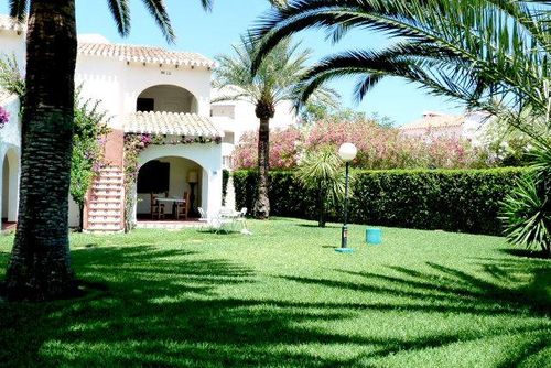 Cabañas 59 by homeprive Apartemen di Denia, Costa Blanca, Spanyol dengan kolam renang bersama untuk 6 orang. Apartemen ini terletak di area resor pantai, dekat dengan restoran, bar, dan supermarket, serta hanya 25 m dari pantai....