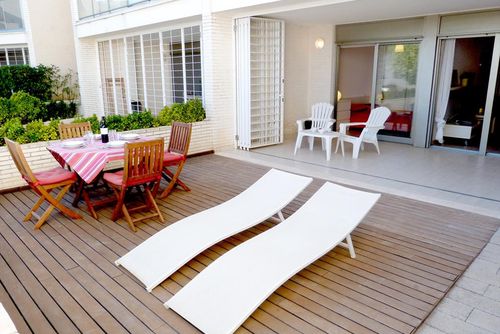 Tierra de Mar 60 by homeprive Smuk og komfortabel lejlighed med fælles pool i Denia, Costa Blanca, Spanien for 4 personer. Lejligheden ligger i et boligområde nær stranden, tæt på restauranter, barer og supermarkeder, og er kun 25 m fra stranden....