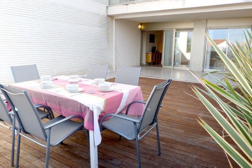 Tierra de Mar 36 by homeprive Beautiful and comfortable apartment in Denia, Costa Blanca, Spain with a communal pool for 6 persons. The apartment is situated in a residential beach area, close to restaurants, bars, and supermarkets, and 25 m from the beach....