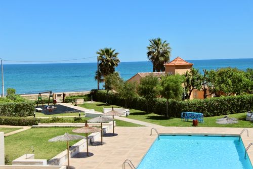 Tierra de Mar 41 by homeprive Smuk og komfortabel lejlighed i Denia, Costa Blanca, Spanien med en fælles pool til 6 personer. Lejligheden ligger i et boligområde tæt på stranden, nær restauranter, barer og supermarkeder, kun 25 meter fra stranden....