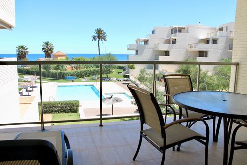 Tierra de Mar 41 by homeprive Schöne und komfortable Wohnung in Denia, Costa Blanca, Spanien, mit einem Gemeinschaftspool für 6 Personen. Die Wohnung befindet sich in einem Wohngebiet am Strand, in der Nähe von Restaurants, Bars und Supermärkten, und nur 25 Meter vom Strand entfernt....