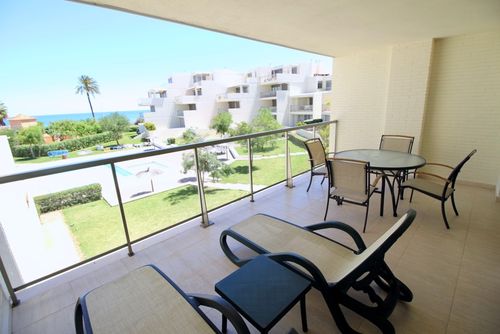 Tierra de Mar 41 by homeprive Smuk og komfortabel lejlighed i Denia, Costa Blanca, Spanien med en fælles pool til 6 personer. Lejligheden ligger i et boligområde tæt på stranden, nær restauranter, barer og supermarkeder, kun 25 meter fra stranden....