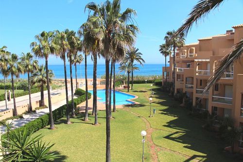 Flamingo 21 by homeprive Komfortabel lejlighed med fælles swimmingpool i Denia, Costa Blanca, Spanien for 4 personer. Lejligheden er beliggende i et boligområde tæt på stranden, restauranter, barer, supermarkeder, og kun 25 m fra stranden....