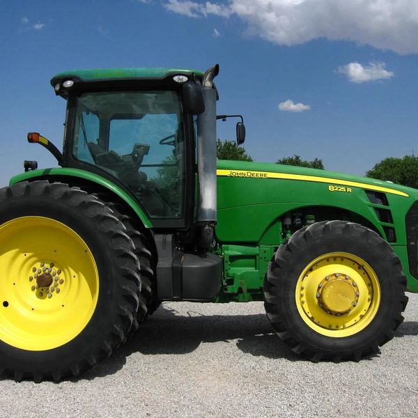 2010 JOHN DEERE 8225R