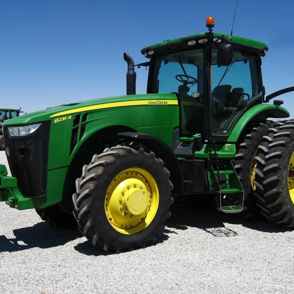 2013 JOHN DEERE 8235R