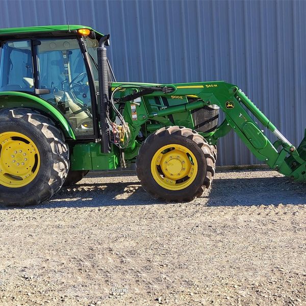 2017 JOHN DEERE 5100E