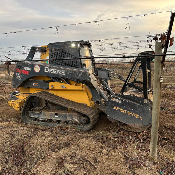 John Deere 333G Skid Steer