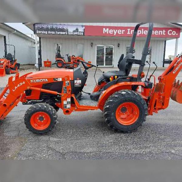 Kubota B2301HSD-01 with LA434 Kubota loader and BH70 backhoe