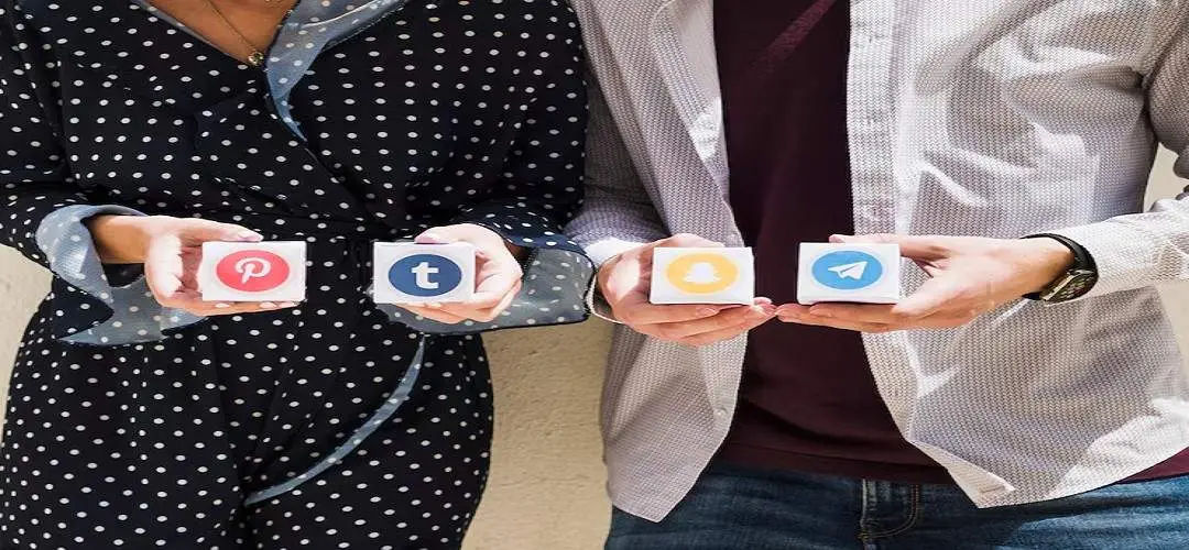 AI for Social Media Content Curation: Balancing Benefits and Risks