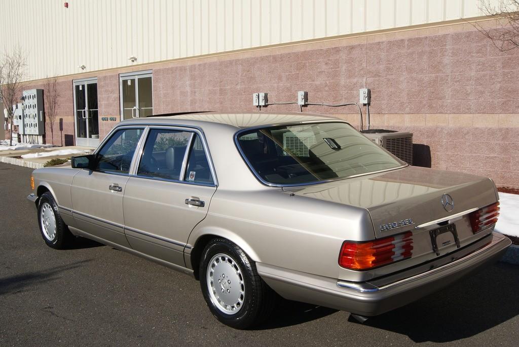 1990 Mercedes Benz 560SEL 14k Miles Concours Quality