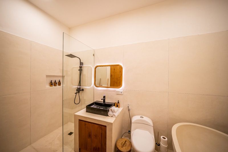 Omnia bathroom 2