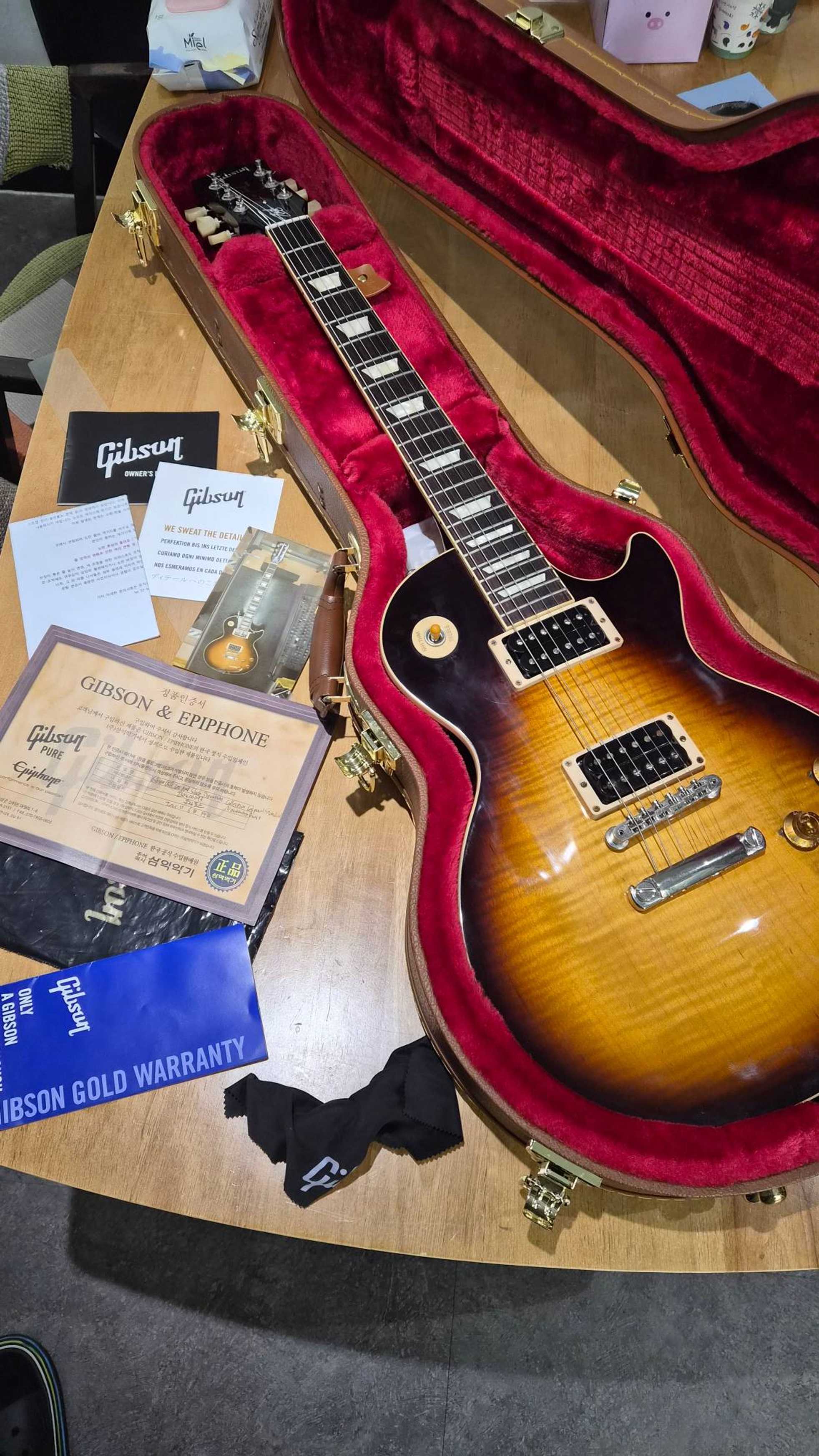 Gibson-Les Paul Signature-1