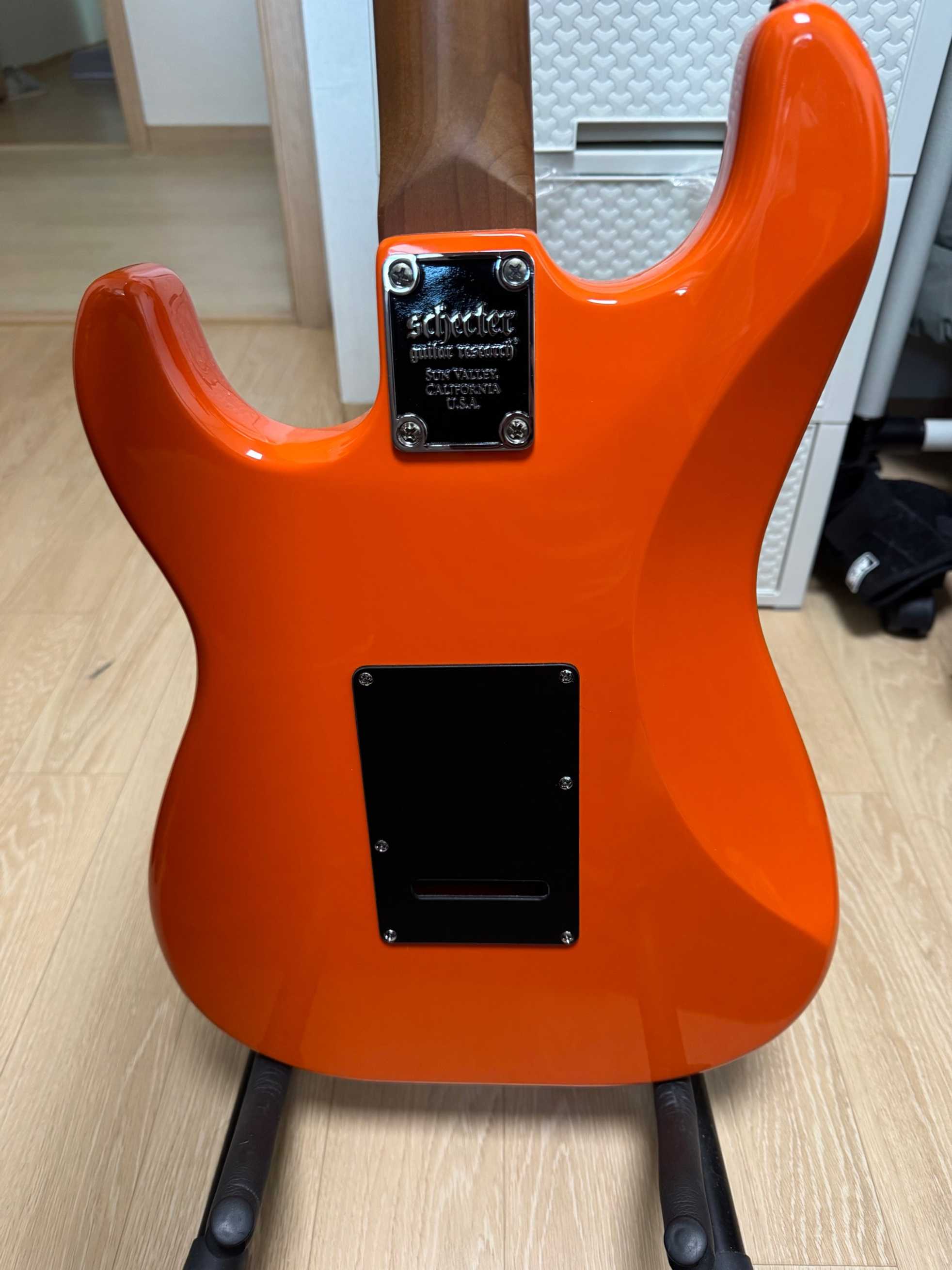 Schecter-Nick Johnston Traditional-8